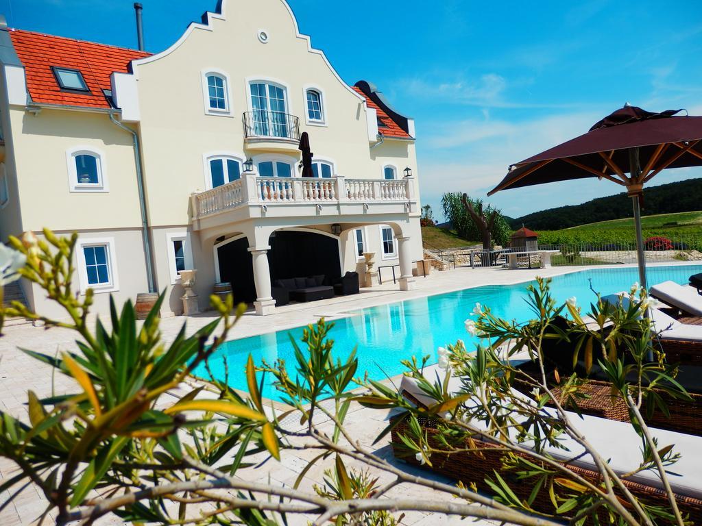 Liszkay Borkuria Hotel Monoszlo Exterior foto