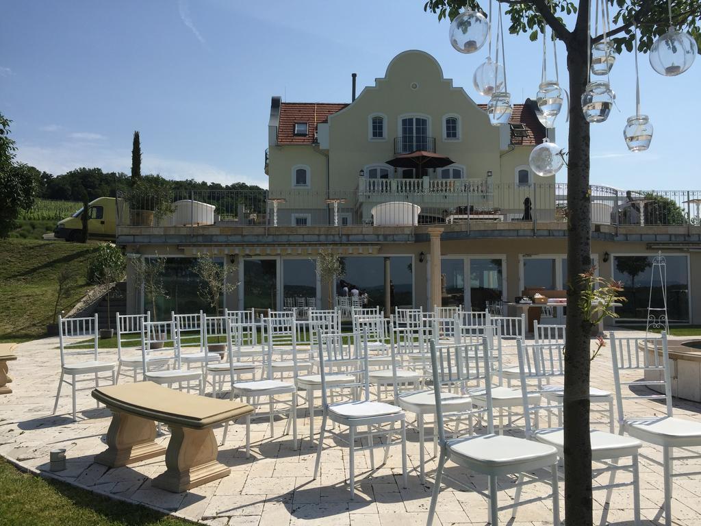 Liszkay Borkuria Hotel Monoszlo Exterior foto